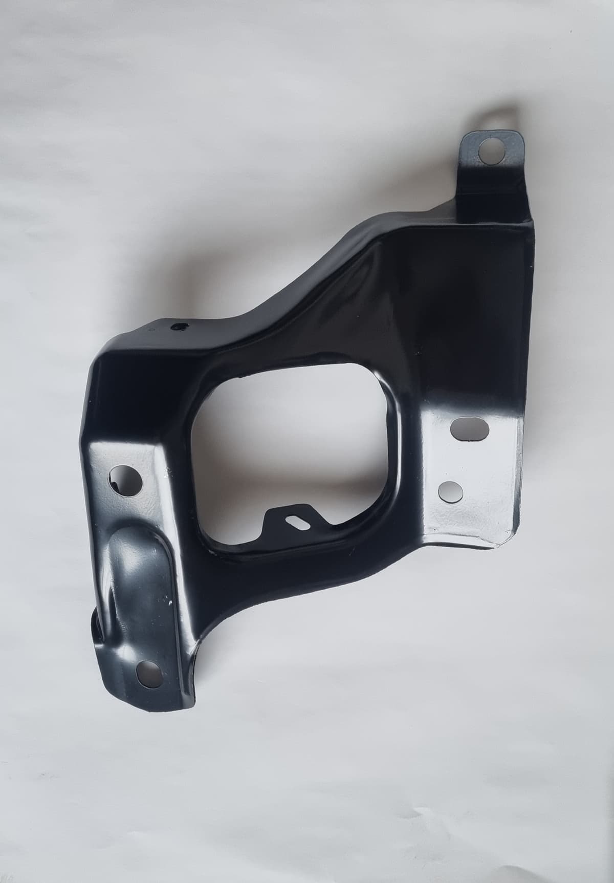 Tesla 3 upevnenie blatníka